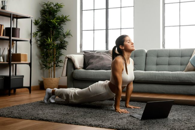 El yoga: una forma efectiva de mantenerse activo en casa!