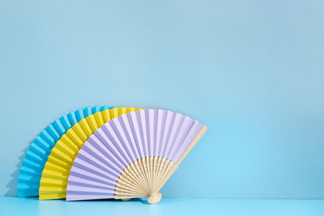 Refresca tu Verano con Estilo: Descubre los Abanicos Originales y Juveniles para Sobrellevar el Calor