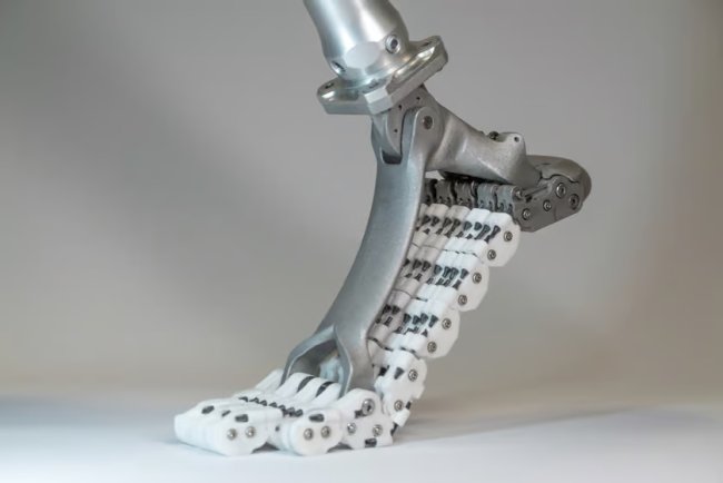 Revolucionaria prótesis SoftFoot Pro permite caminar, correr y hasta jugar fútbol