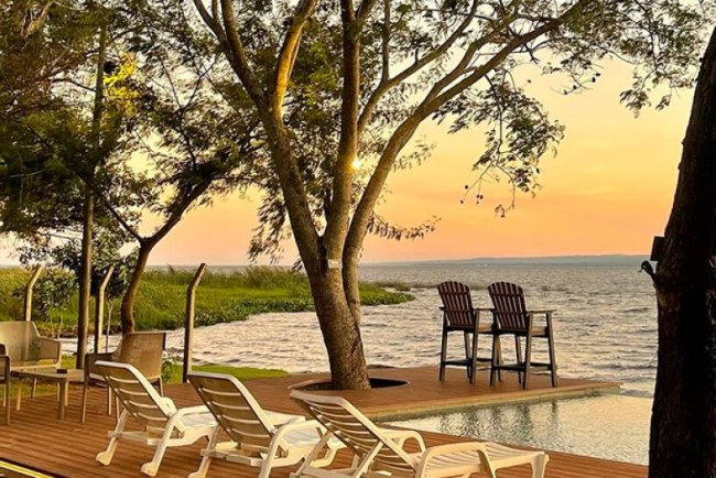 Cabaña del Árbol: Un Refugio Romántico a Orillas del Lago Ypacaraí que Conquista con Simplicidad