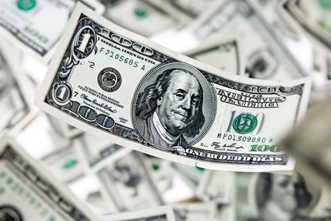 El Dólar Cede Terreno Tras Intervención del Banco Central del Paraguay