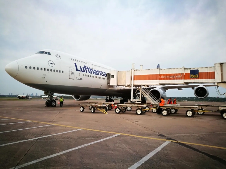Lufthansa Desvía Vuelo a Asunción con 376 Pasajeros por Tormenta en Buenos Aires