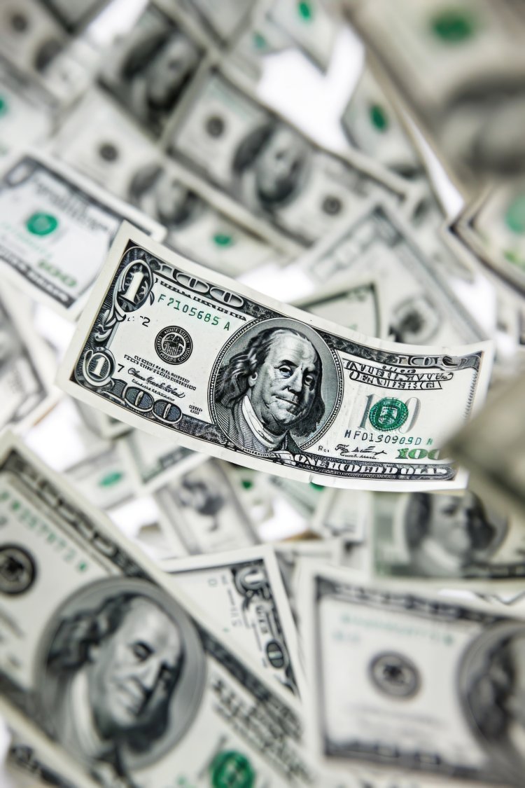 El Dólar Cede Terreno Tras Intervención del Banco Central del Paraguay