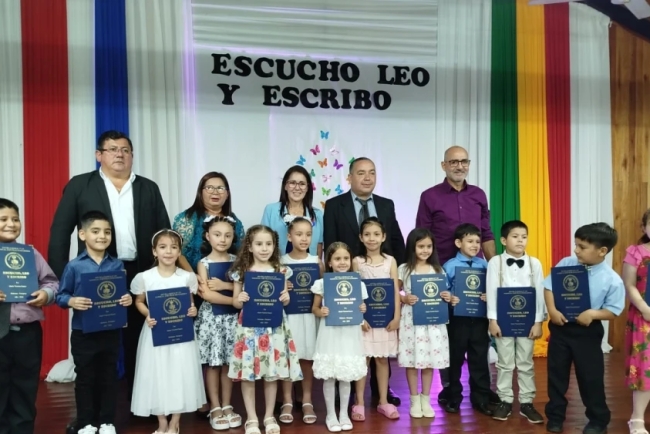 Escolares de primer grado de Hohenau lanzan un libro que celebra la imaginación y los valores