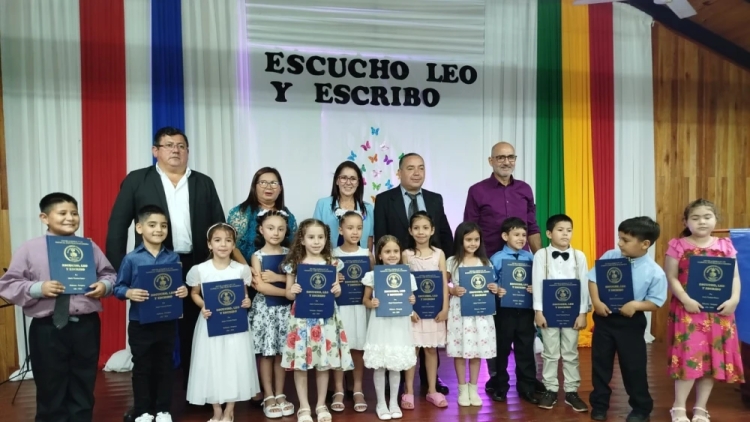 Escolares de primer grado de Hohenau lanzan un libro que celebra la imaginación y los valores