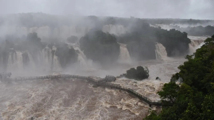 Cerrados temporalmente algunos circuitos de las Cataratas del Iguazú por el aumento del caudal del río
