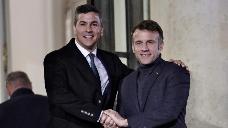 Santiago Peña defiende la Ley de ONG en París y busca fortalecer lazos con Francia
