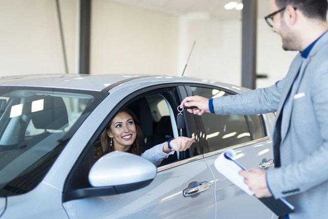 ¿Coche Propio o Alternativas Compartidas? Un Debate sobre Libertad, Economía y el Futuro de la Movilidad