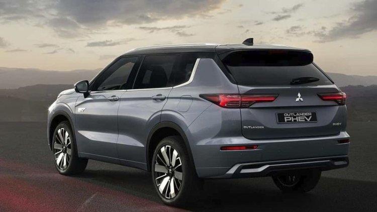 Híbridos Enchufables en 2025: ¿La Salvación o la Trampa Definitiva para las Marcas Automotrices?