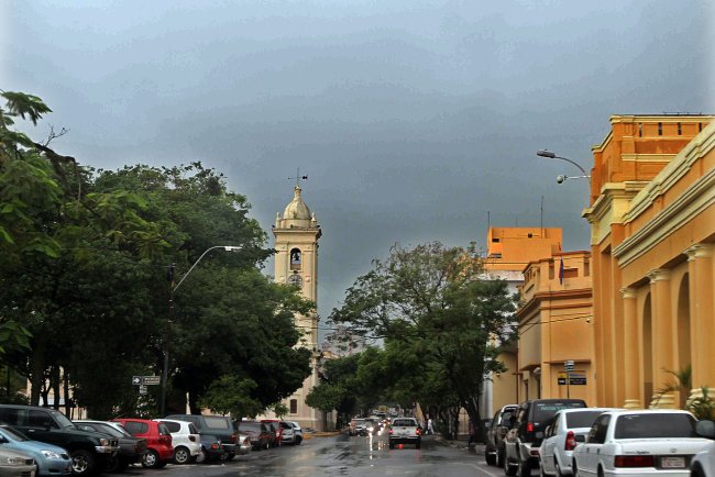 Paraguay Enfrenta Nueva Semana de Lluvias y Tormentas: Pronóstico de Tiempo Inestable