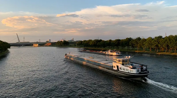 Paraguay Necesita 2.500 Barcazas para 2041: Un Desafío y Oportunidad para su Comercio Fluvial